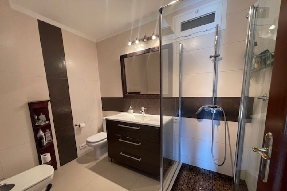 4 Bedrooms Bedrooms, 0 ,2 BathroomsBathrooms,Apartment,For Sale,0,1026