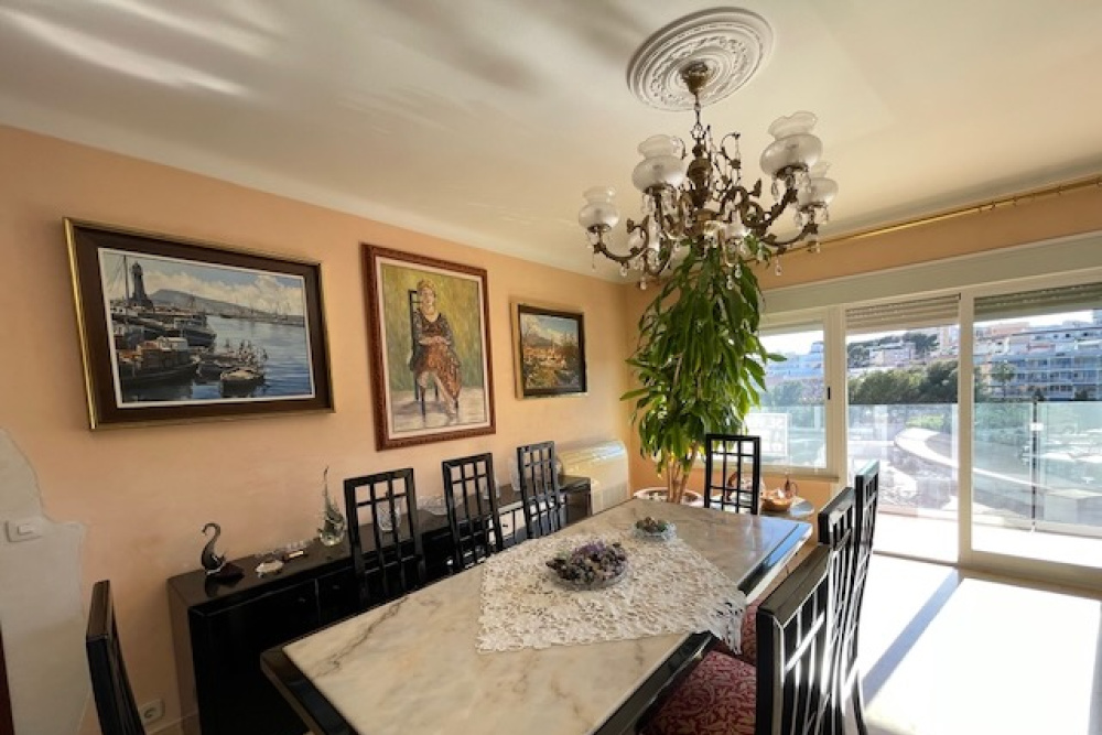 4 Bedrooms Bedrooms, 0 ,2 BathroomsBathrooms,Apartment,For Sale,0,1026