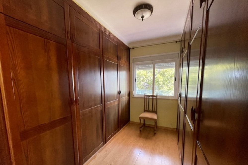 4 Bedrooms Bedrooms, 0 ,2 BathroomsBathrooms,Apartment,For Sale,0,1026