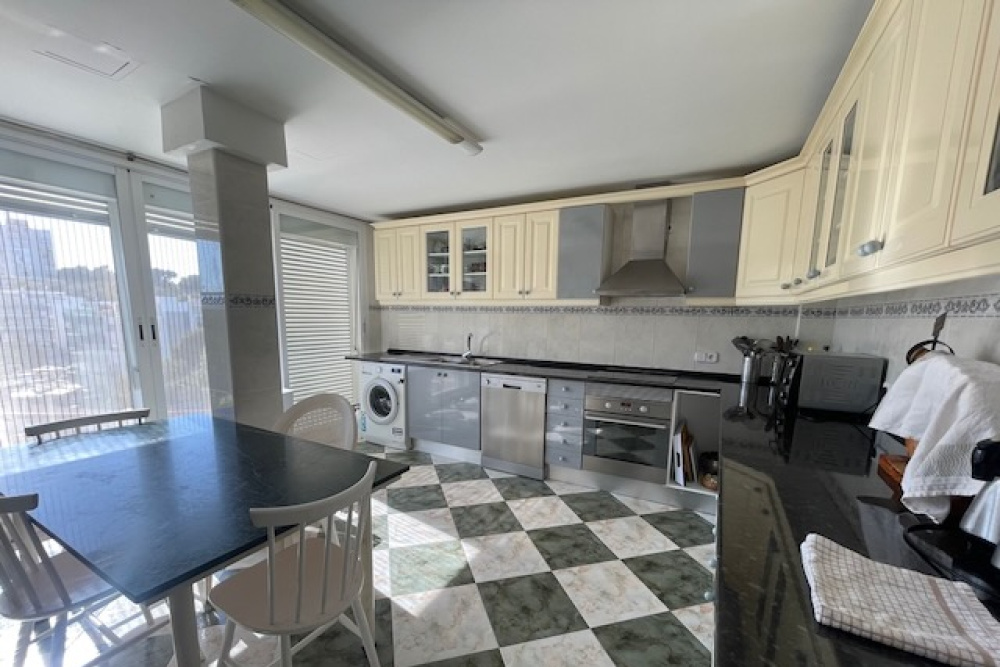 4 Bedrooms Bedrooms, 0 ,2 BathroomsBathrooms,Apartment,For Sale,0,1026