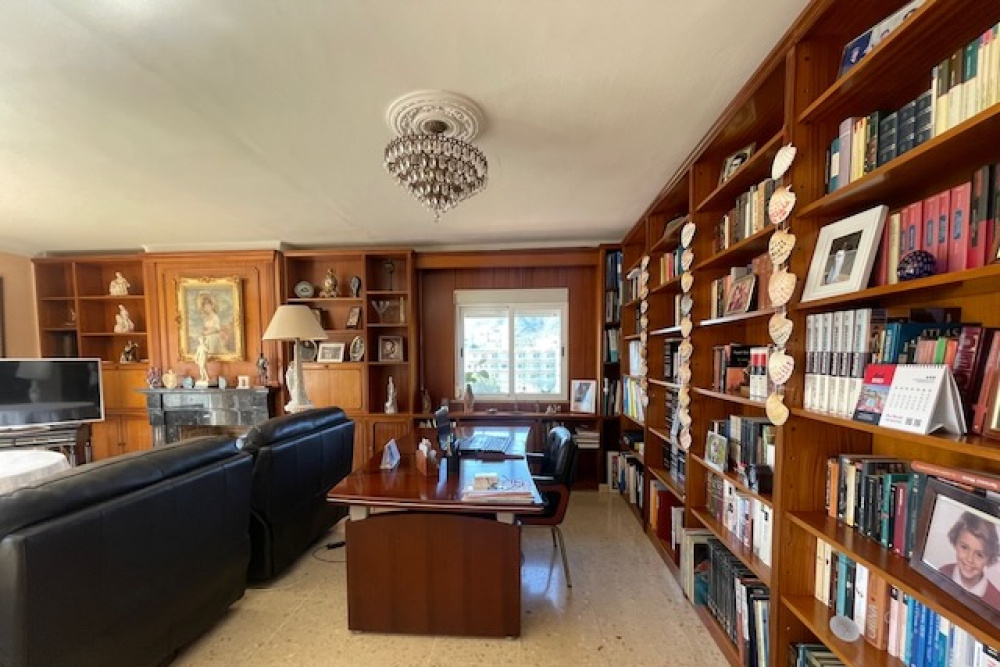 4 Bedrooms Bedrooms, 0 ,2 BathroomsBathrooms,Apartment,For Sale,0,1026