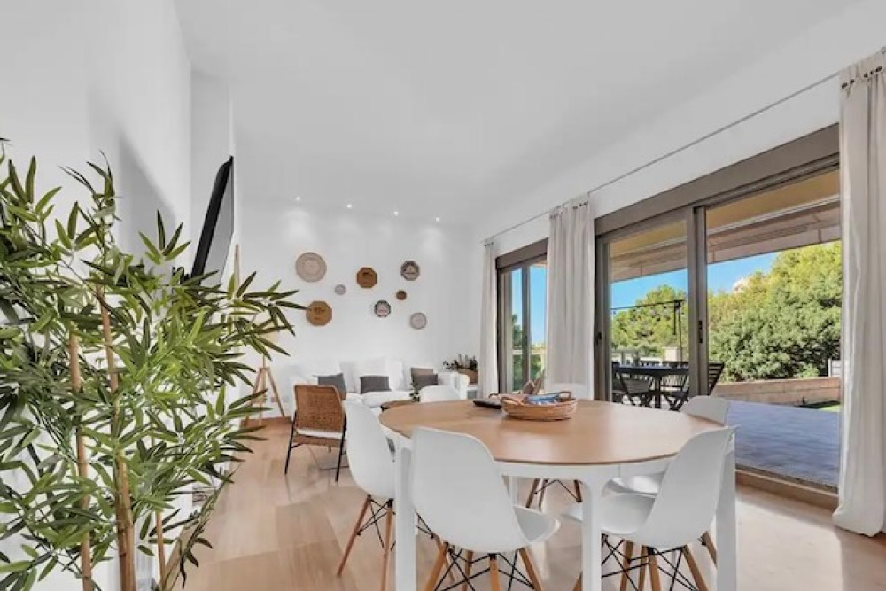 3 Bedrooms Bedrooms, 0 ,2 BathroomsBathrooms,Apartment,For Rent,0,1035