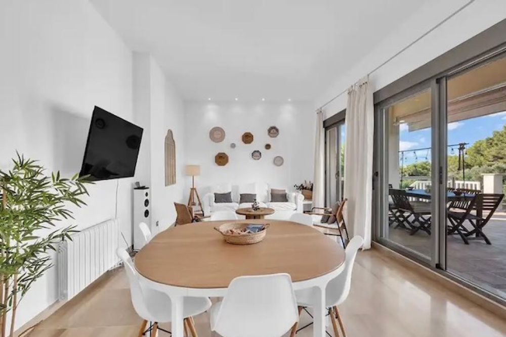 3 Bedrooms Bedrooms, 0 ,2 BathroomsBathrooms,Apartment,For Rent,0,1035