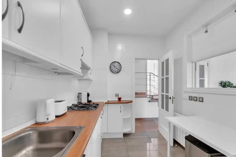 3 Bedrooms Bedrooms, 0 ,2 BathroomsBathrooms,Apartment,For Rent,0,1035