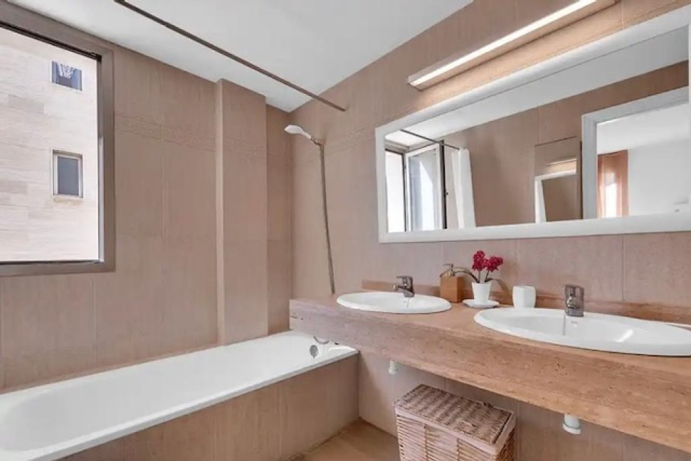 3 Bedrooms Bedrooms, 0 ,2 BathroomsBathrooms,Apartment,For Rent,0,1035