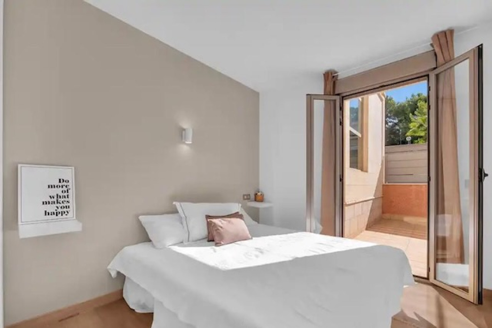 3 Bedrooms Bedrooms, 0 ,2 BathroomsBathrooms,Apartment,For Rent,0,1035