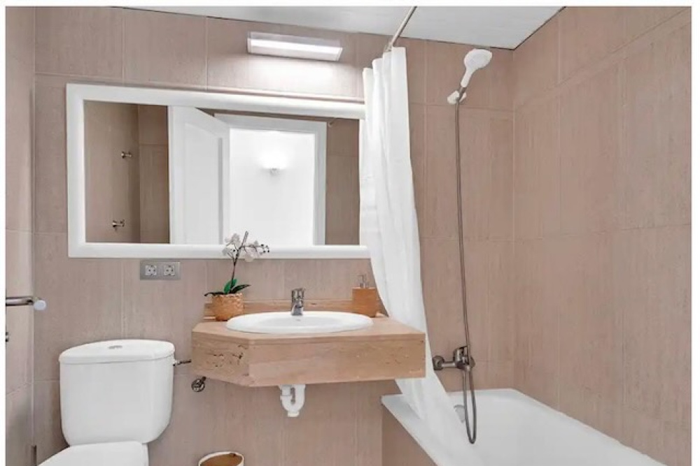 3 Bedrooms Bedrooms, 0 ,2 BathroomsBathrooms,Apartment,For Rent,0,1035