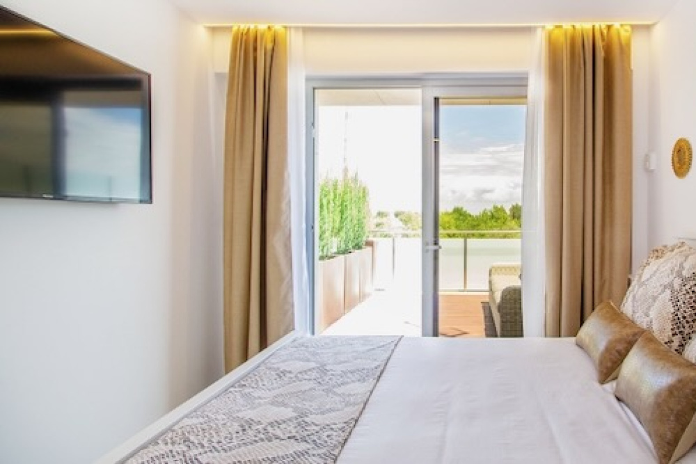 12 Bedrooms Bedrooms, 0 ,13 BathroomsBathrooms,Villa,For Rent,0,1049